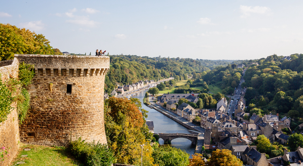 A Dinan-Cap Fréhel, les mails adressés aux locaux et résidents secondaires ont des résultats très performants.