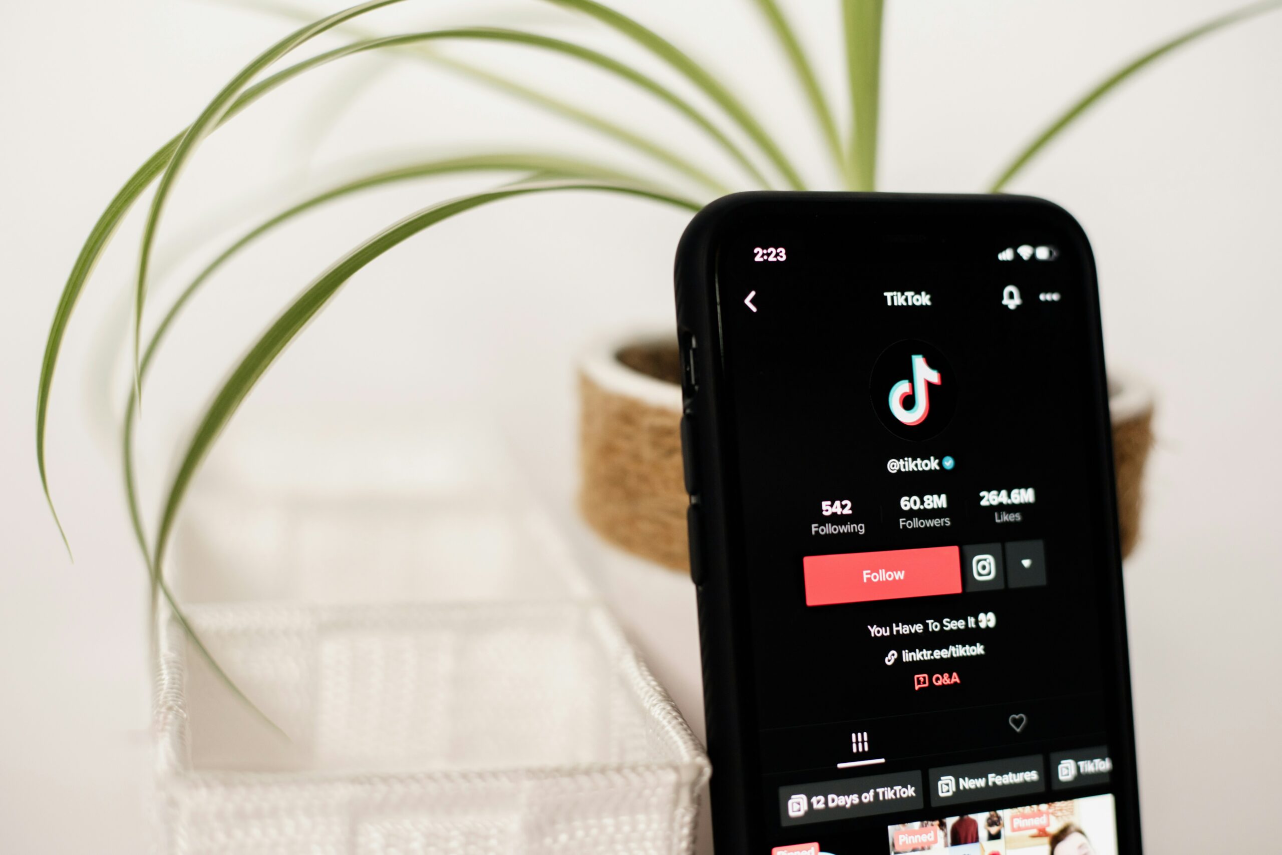 collabstr-DOBSgpG4aH8-unsplash En quoi une stratégie marketing et un plan de communication sont-ils importants pour une agence de voyage ?